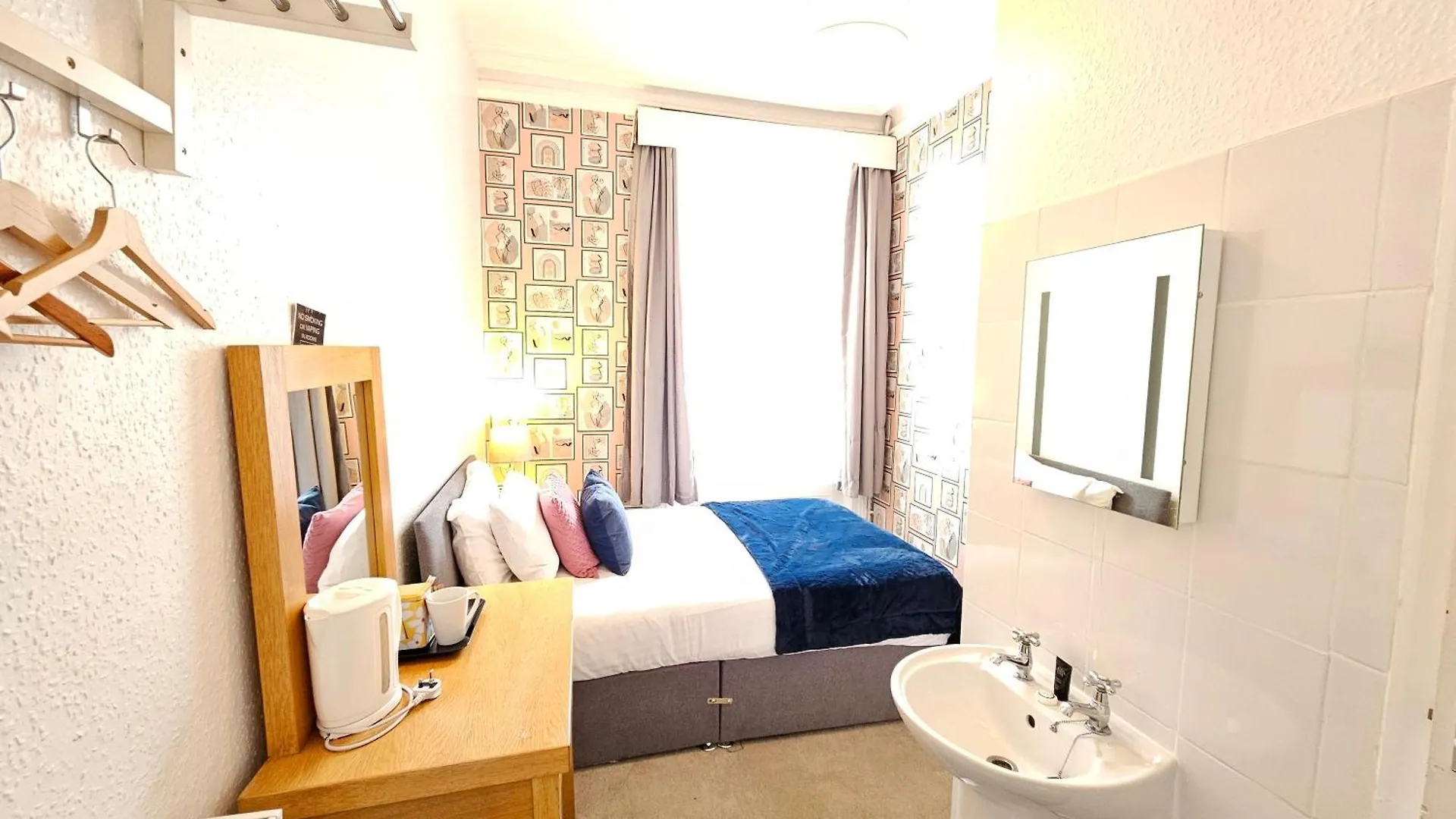 Rivelyn Hotel Bar & Restaurant 스카버러 3*,  영국